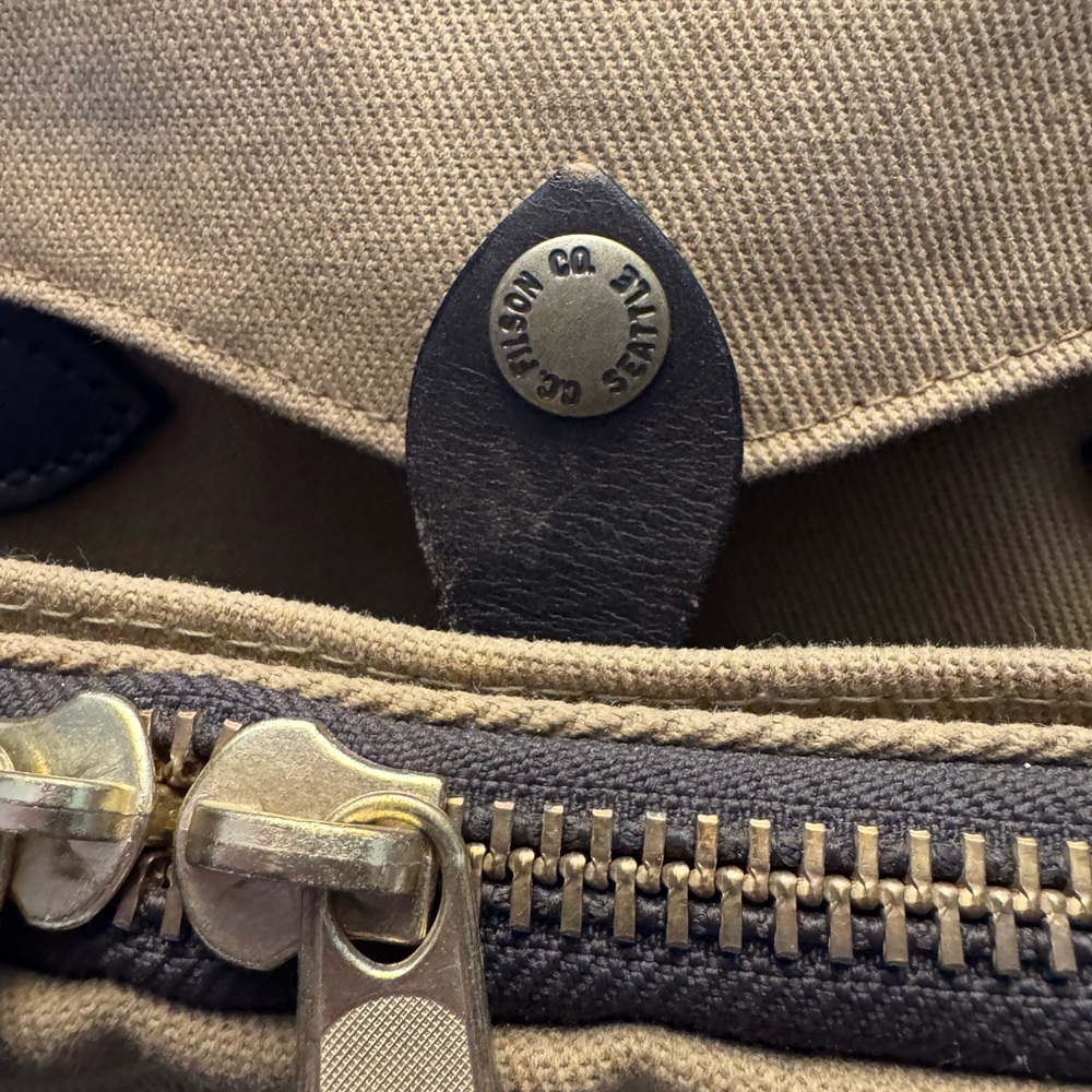 Filson 258 rugged computer bag - image 3